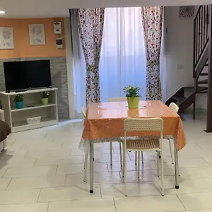 Dom wakacyjny Casa Kitea Katania